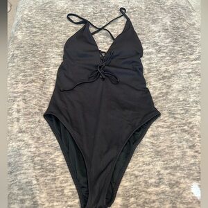 NWT Cupshe Size Medium Ribbed One Piece Women’s Swimsuit